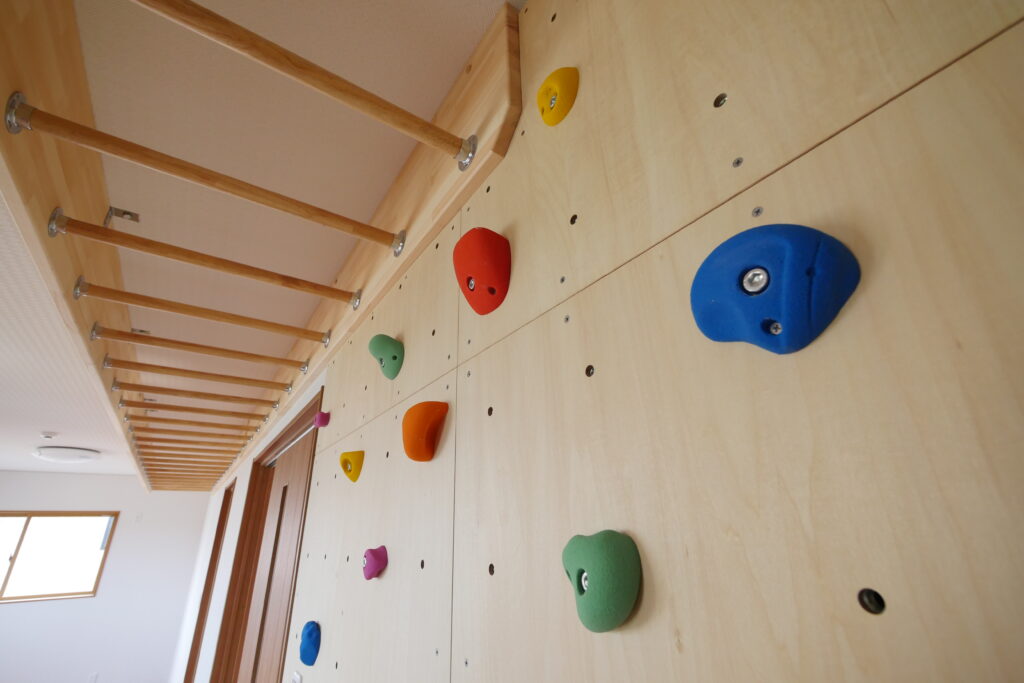 ボルダリングと雲梯のある家 | 富山石川外断熱 木造住宅 新築 古材